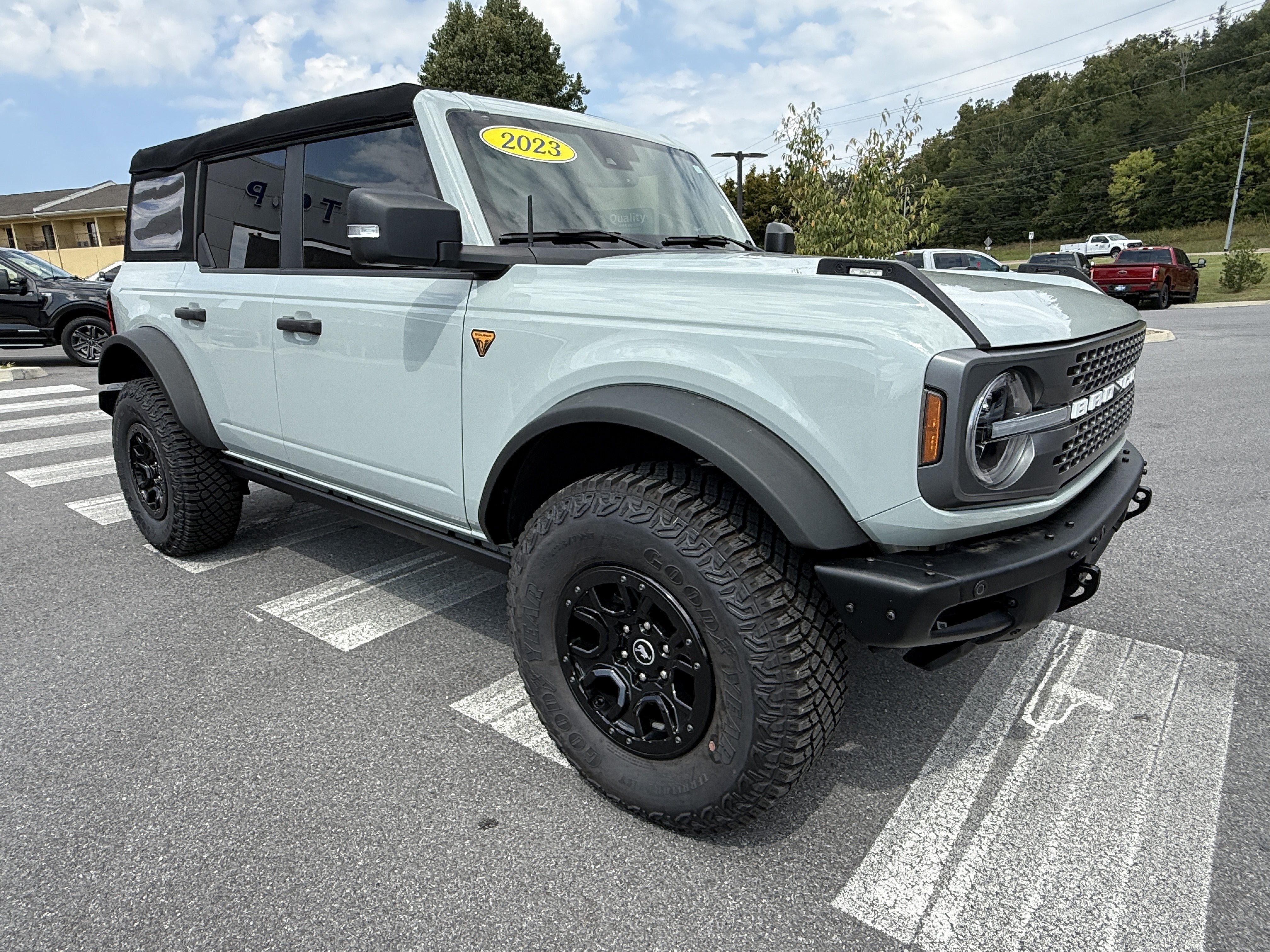 Used 2023 Ford Bronco Badlands AWD/4WD image 3