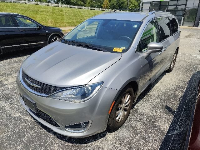 Used 2018 Chrysler Pacifica Touring-L FWD image 3