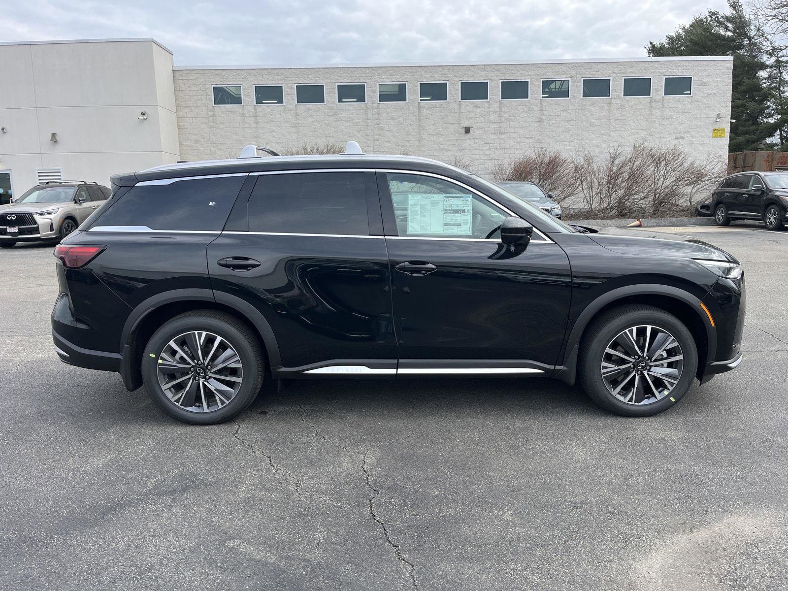 New 2026 INFINITI QX60 Luxe w/ Cargo Package image 2