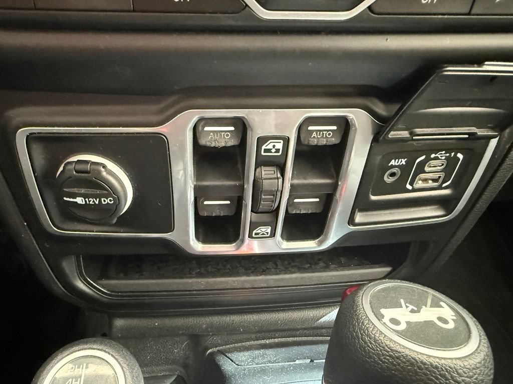 Used 2018 Jeep Wrangler Unlimited Sahara AWD/4WD image 19