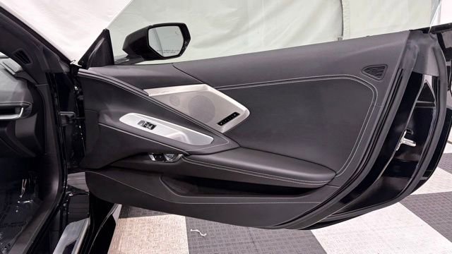 Used 2023 Chevrolet Corvette Stingray w/ Z51 Performance Package image 23