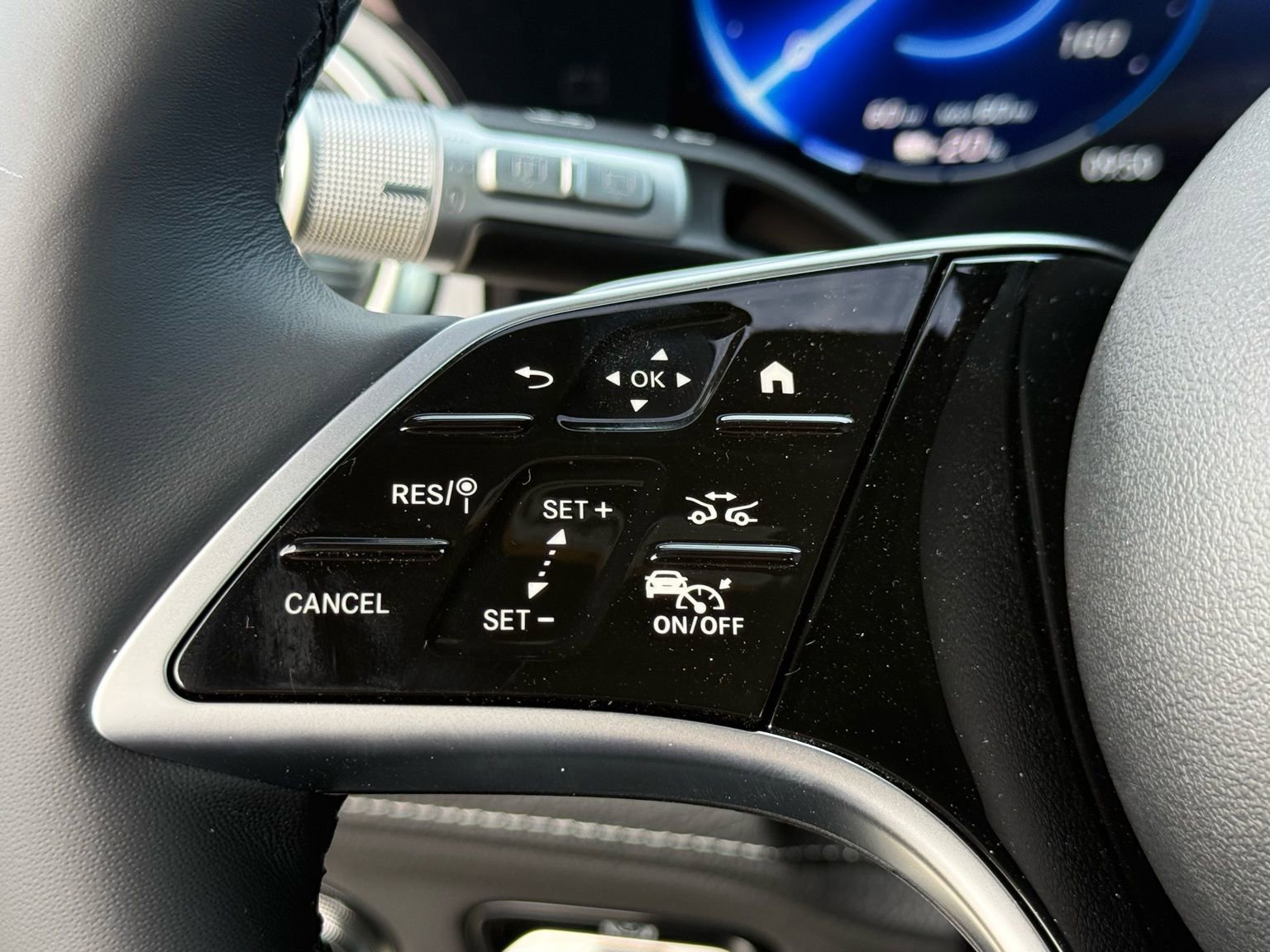 New 2026 Mercedes-Benz EQS 400 4MATIC SUV image 20