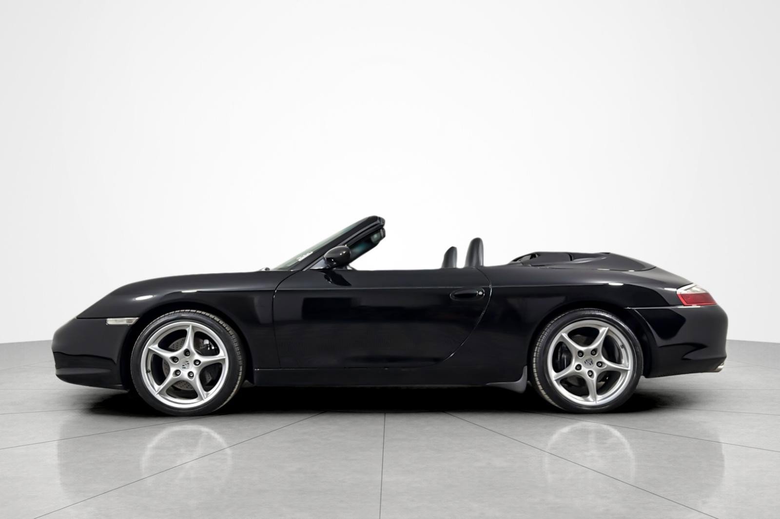 Used 2004 Porsche 911 Carrera RWD image 2