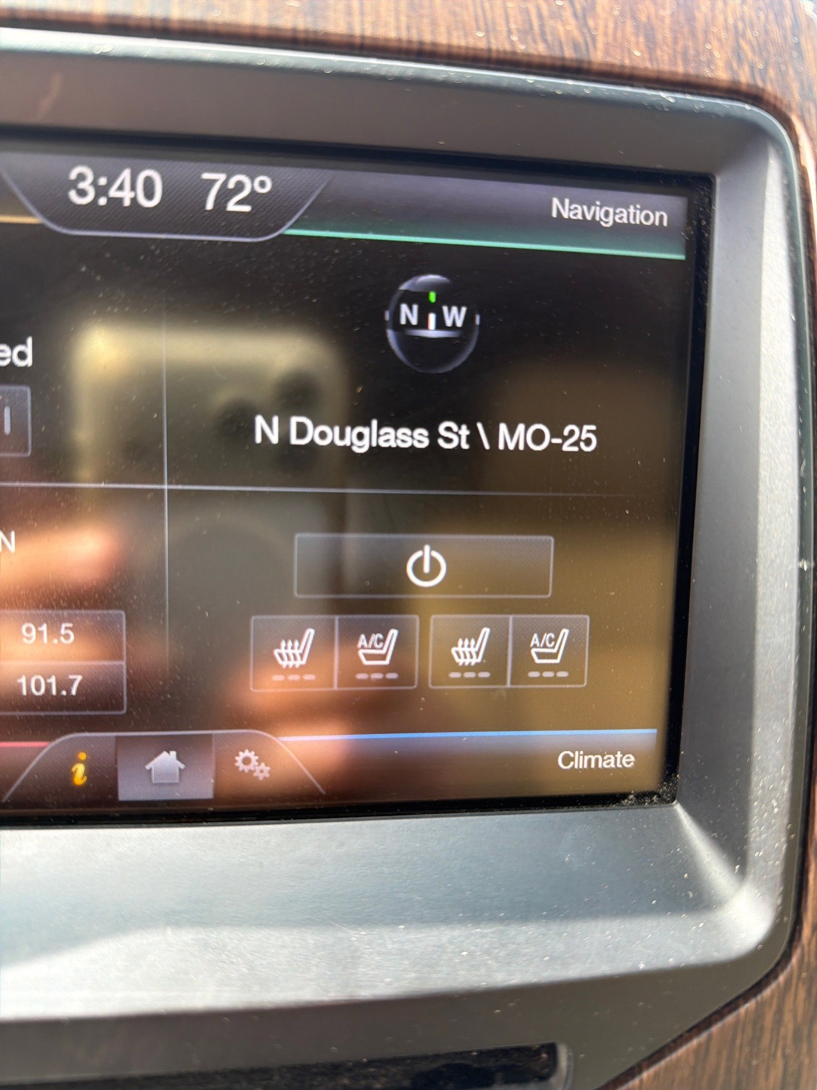 Used 2014 Ford F150 Lariat w/ Equipment Group 502A Luxury AWD/4WD image 22