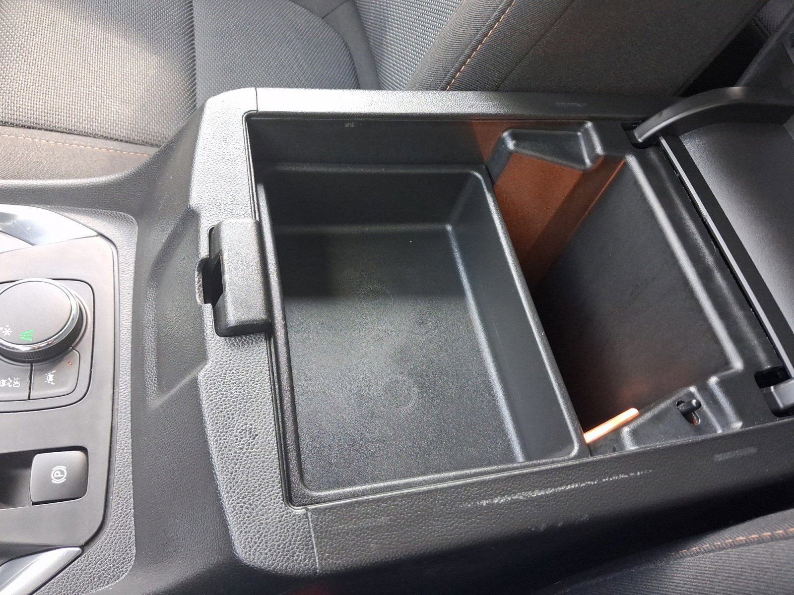 Used 2020 Chevrolet Traverse LT FWD image 20