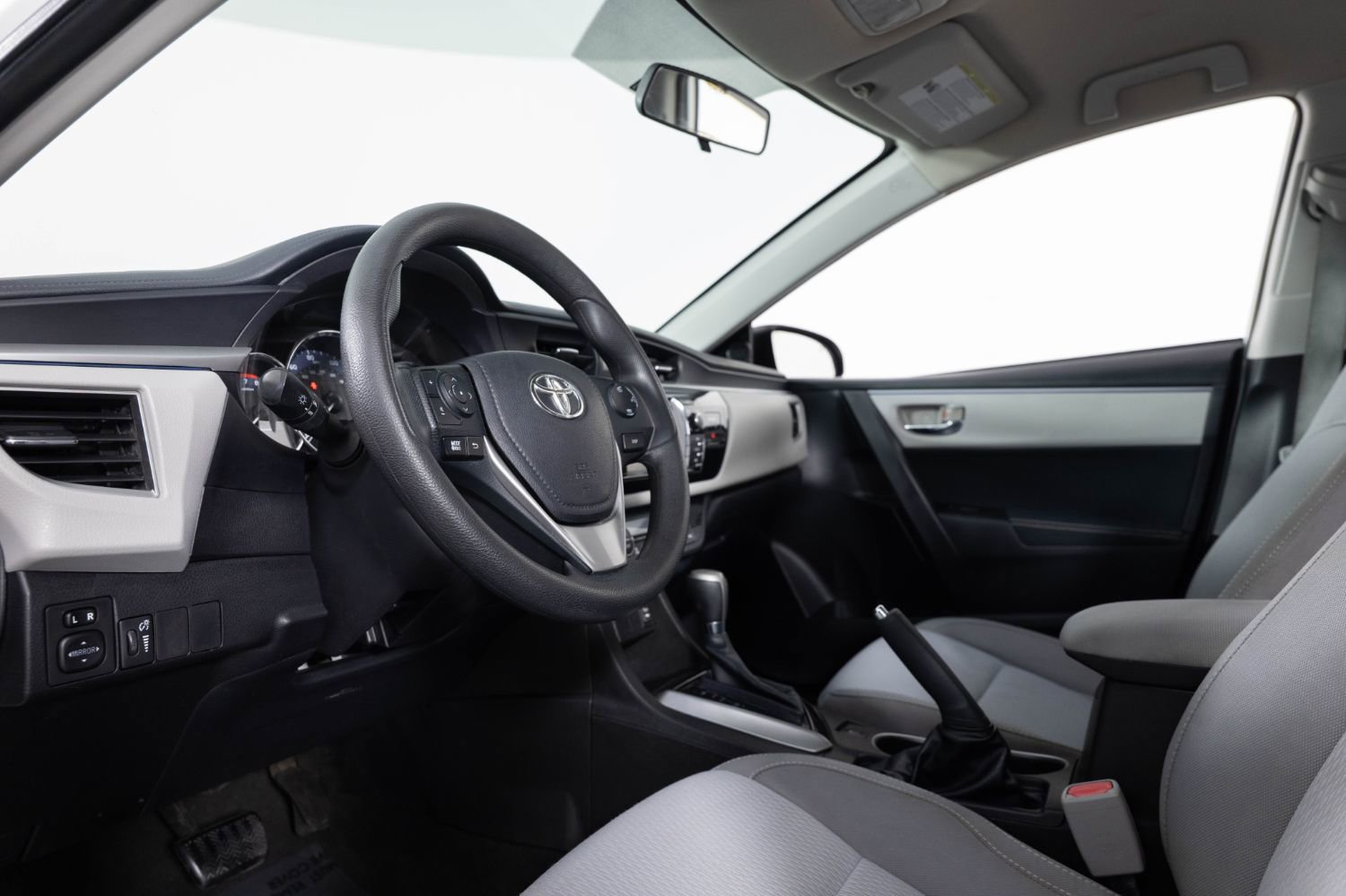 Used 2015 Toyota Corolla LE FWD image 14