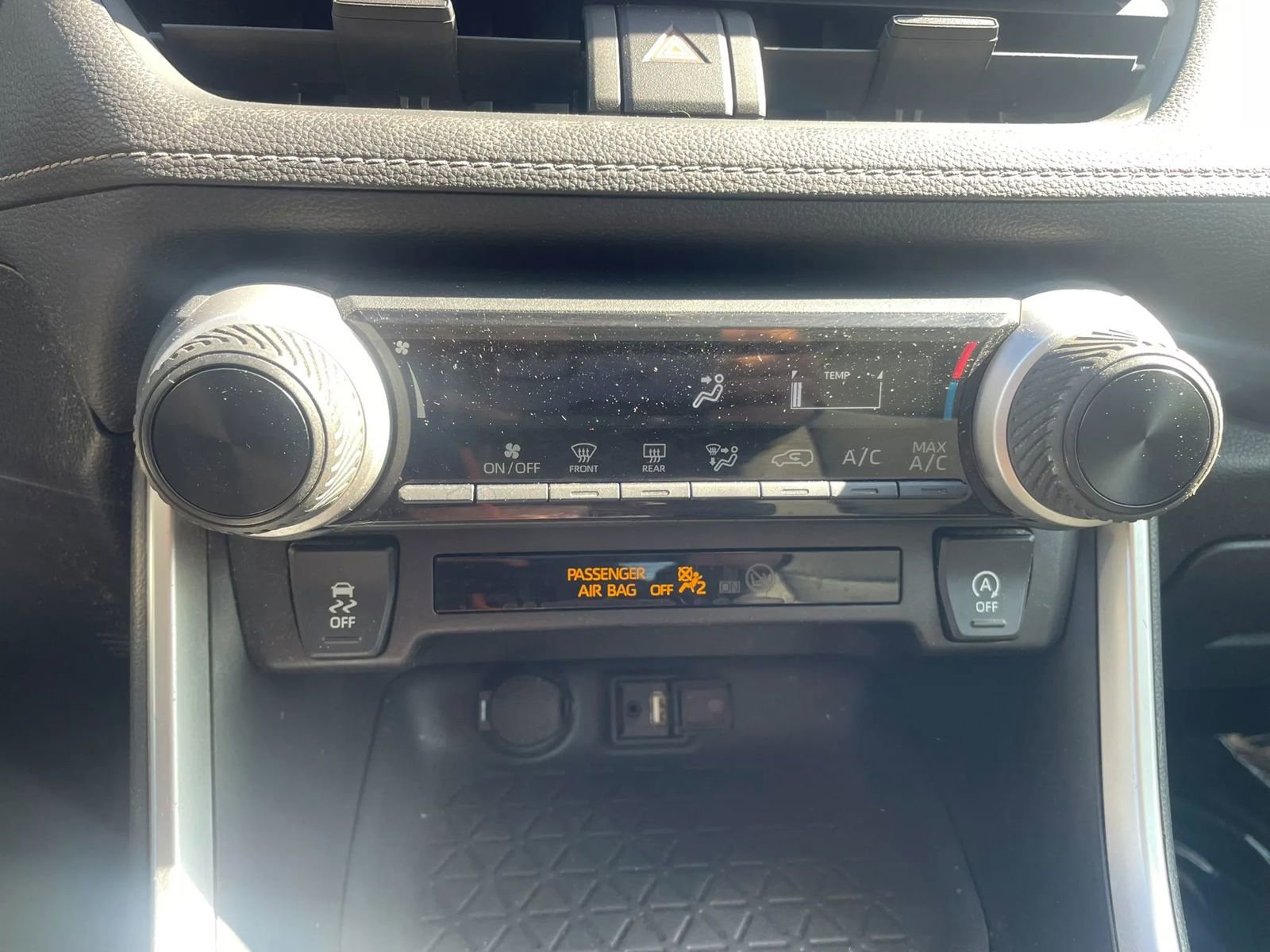 Used 2019 Toyota RAV4 LE AWD/4WD image 9