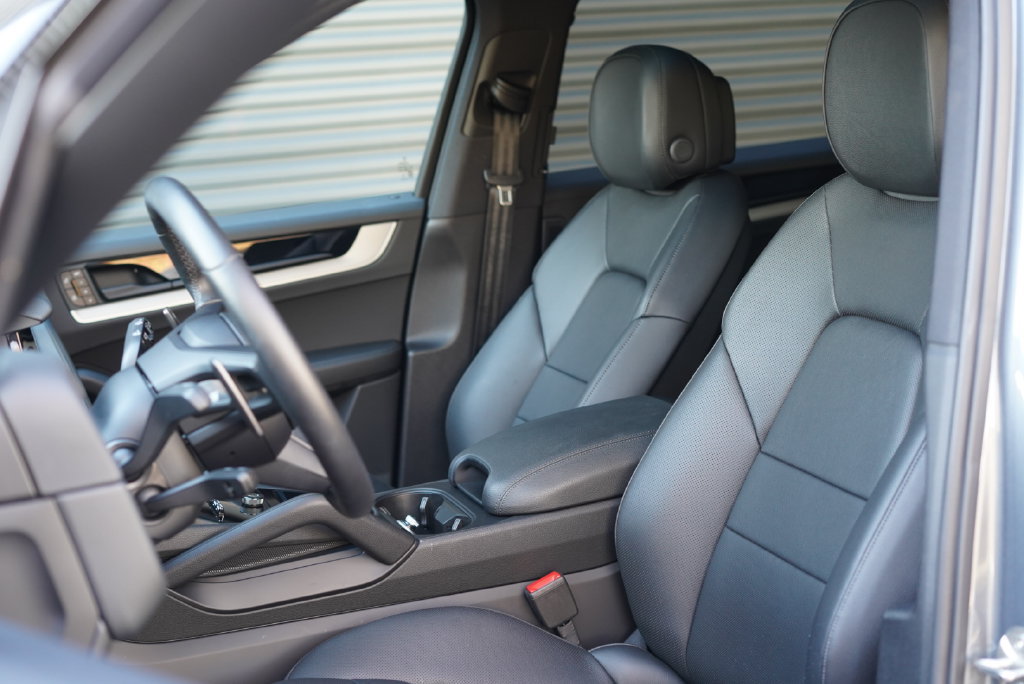 Certified 2026 Porsche Cayenne AWD/4WD image 5