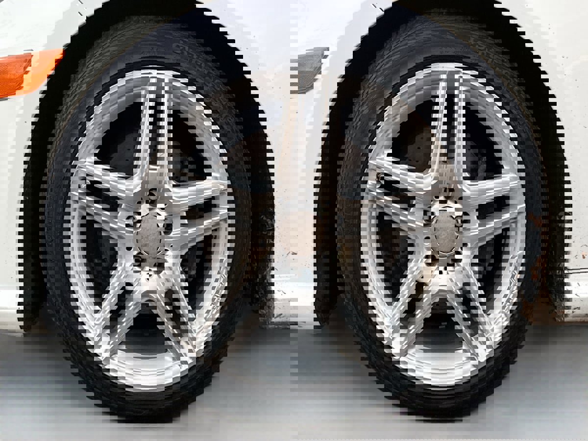 Used 2013 Mercedes-Benz E 350 4MATIC Wagon image 30