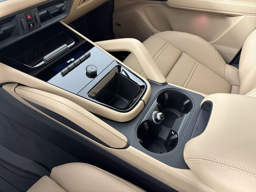 New 2026 Porsche Cayenne image 32
