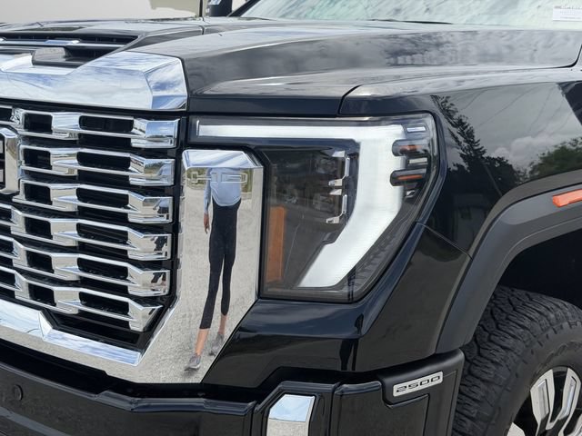 Used 2025 GMC Sierra 2500 Denali w/ Denali Reserve Package AWD/4WD image 36