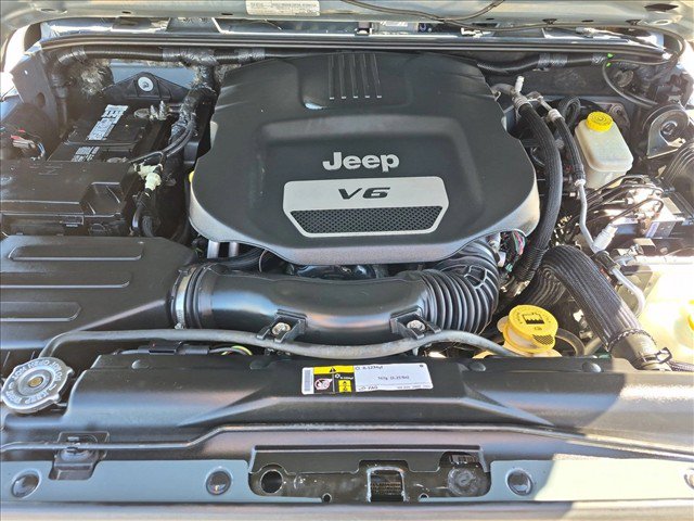 Used 2015 Jeep Wrangler Unlimited Sport w/ Connectivity Group AWD/4WD image 23