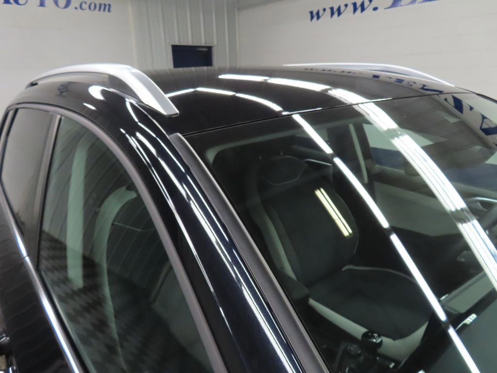Used 2025 Volkswagen Taos SE AWD/4WD image 43