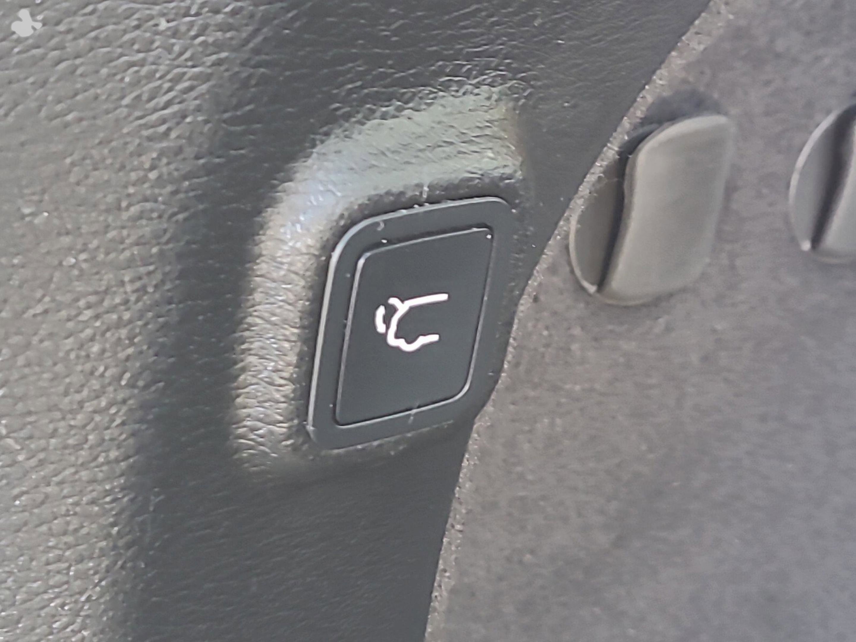 Used 2019 Jeep Cherokee Limited w/ Luxury Group image 31