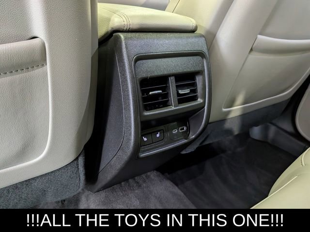 Used 2023 Cadillac XT4 Luxury w/ Cold Weather Package AWD/4WD image 18