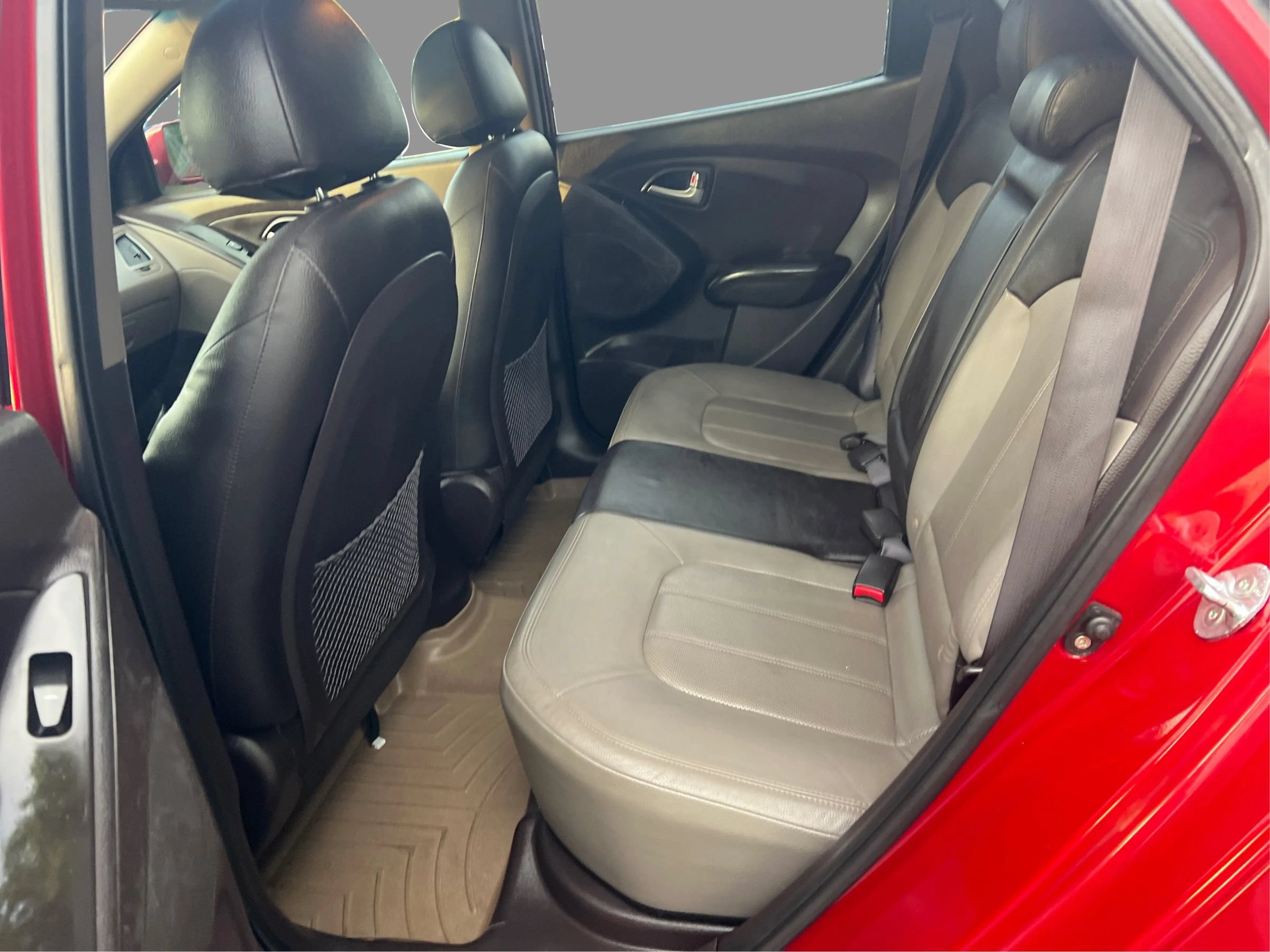 Used 2012 Hyundai Tucson Limited w/ Premium Pkg FWD image 11