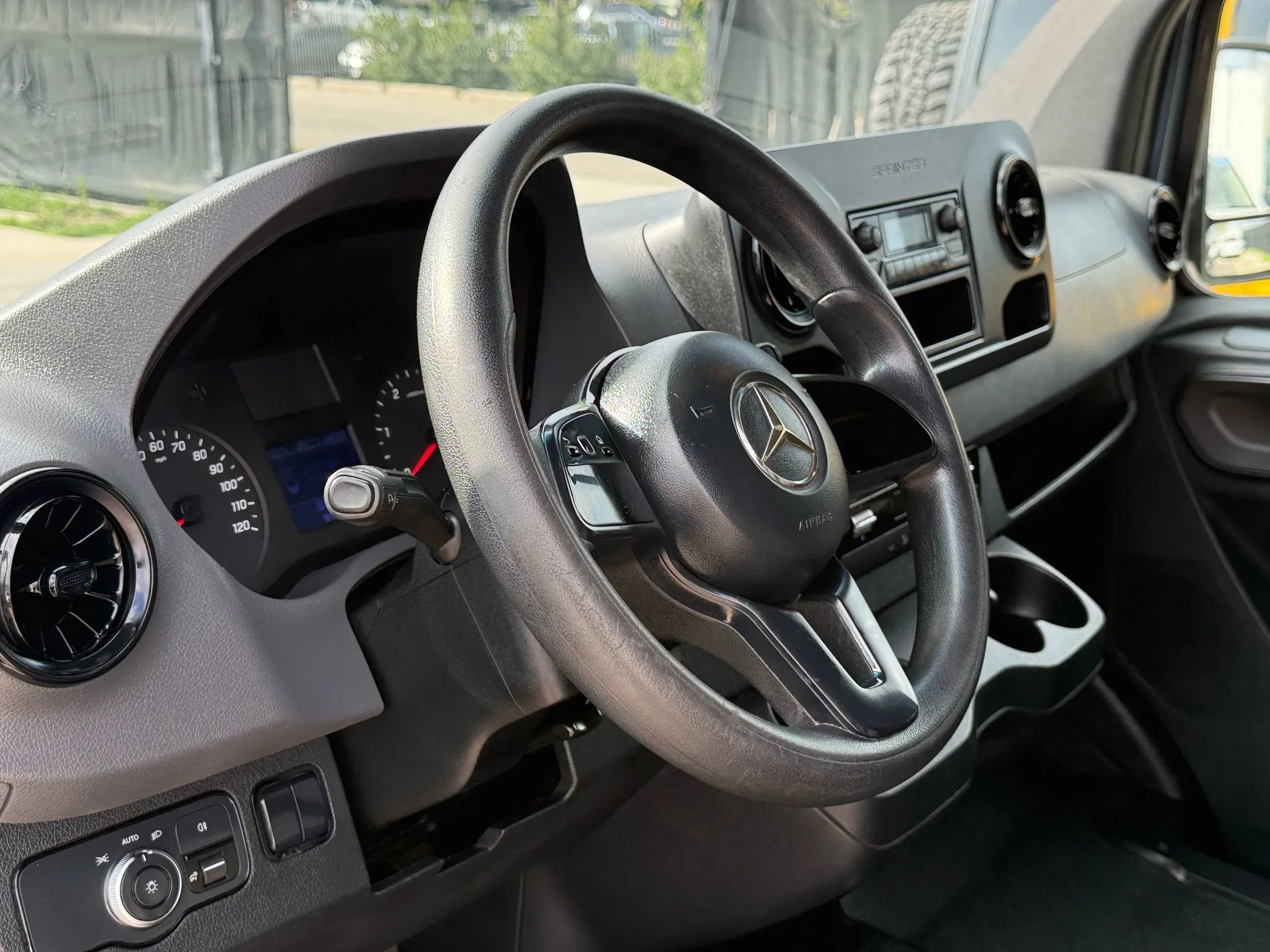 Used 2019 Mercedes-Benz Sprinter 144 image 17