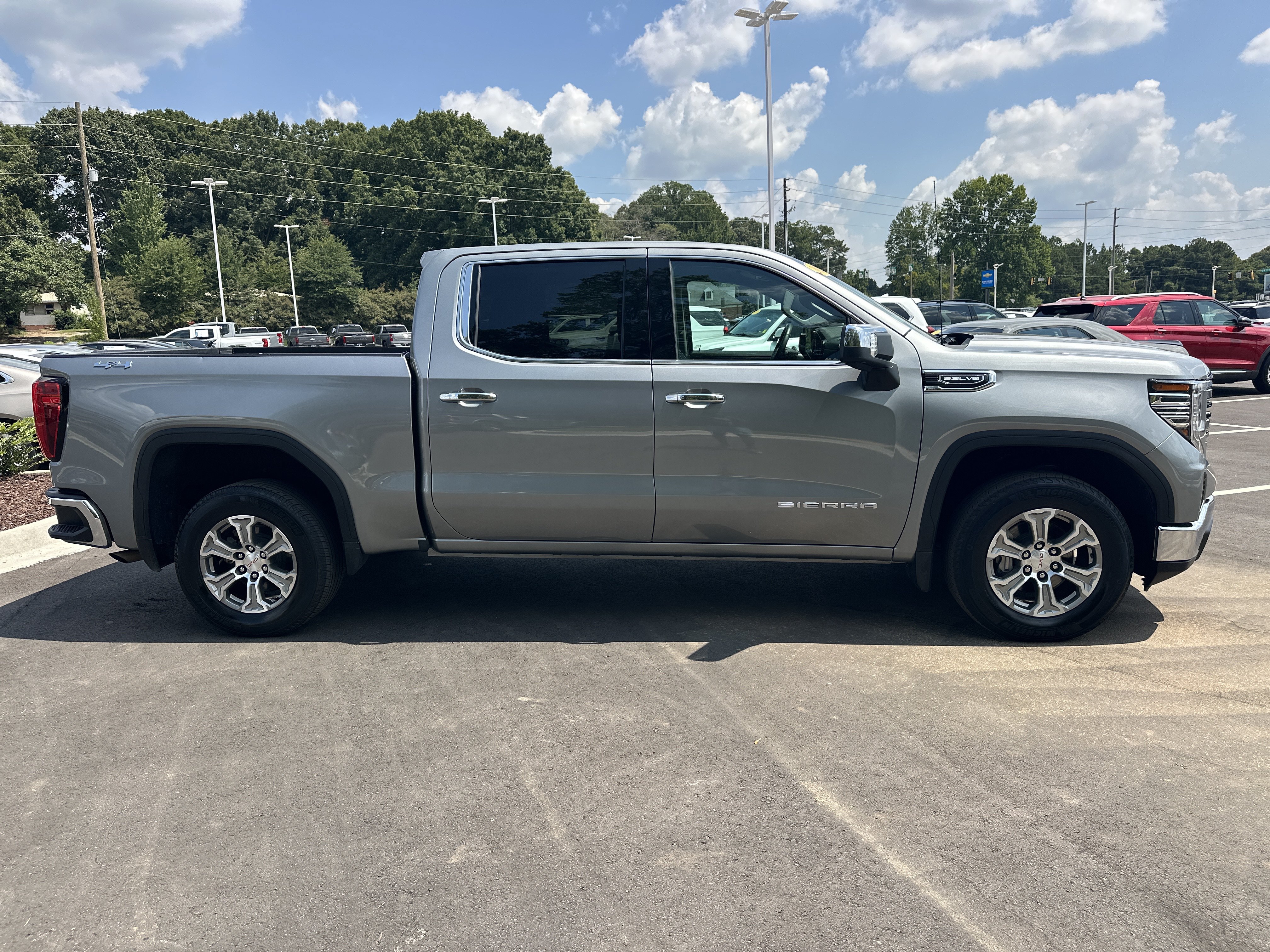 Used 2025 GMC Sierra 1500 SLT AWD/4WD image 9