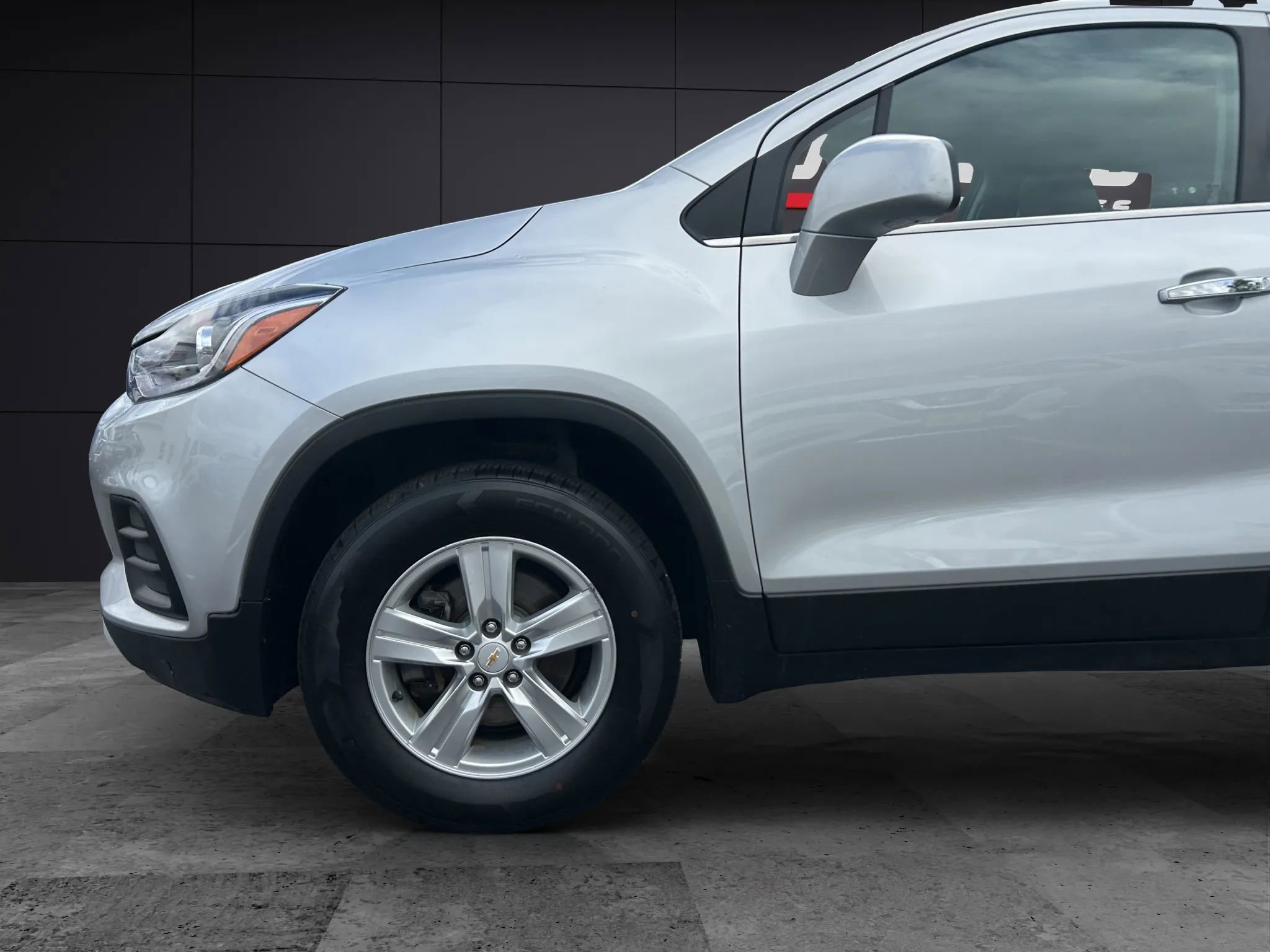 Used 2020 Chevrolet Trax LT w/ LT Convenience Package image 25
