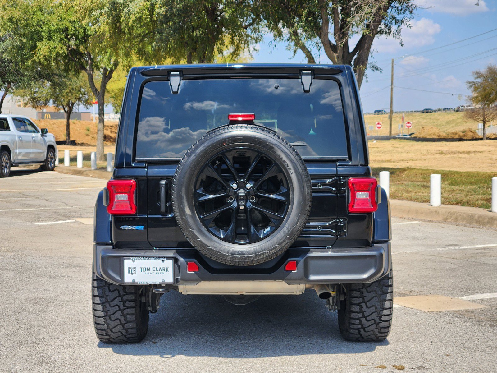 Used 2021 Jeep Wrangler Unlimited Sahara w/ Cold Weather Group AWD/4WD image 31
