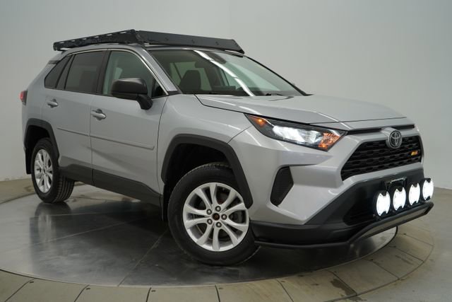 Used 2022 Toyota RAV4 LE image 3