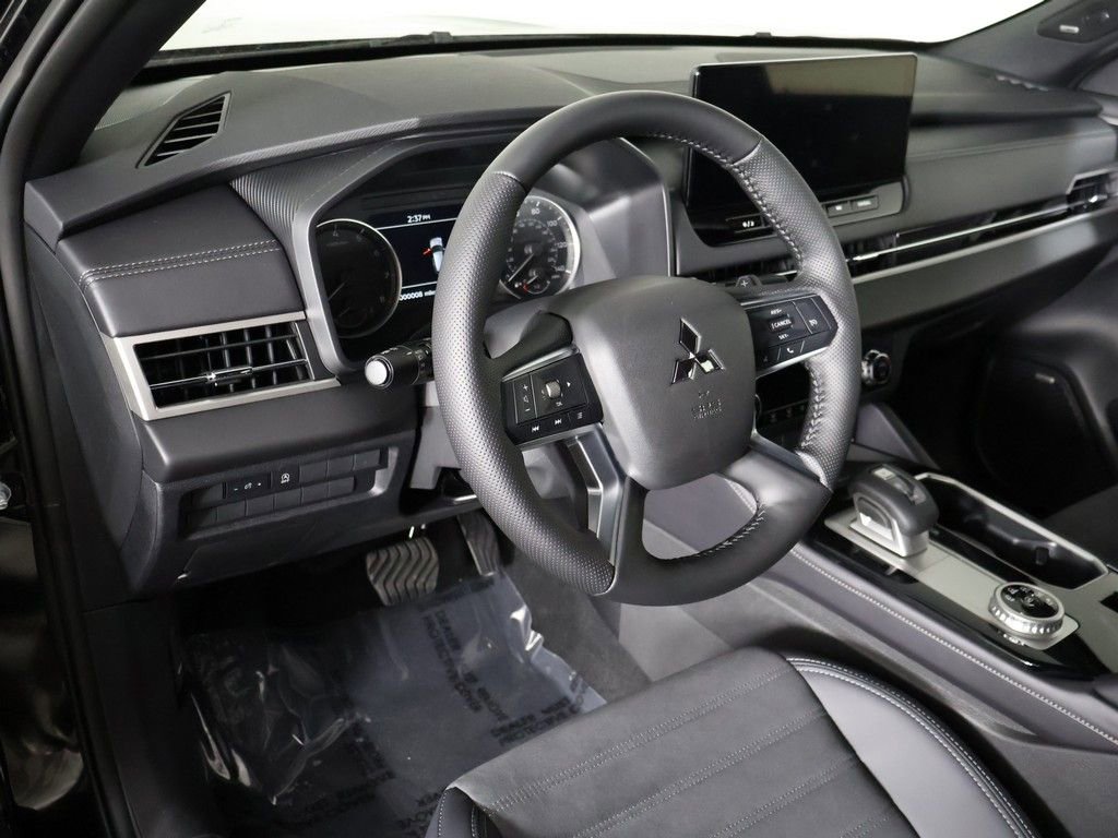 New 2026 Mitsubishi Outlander LE FWD image 22