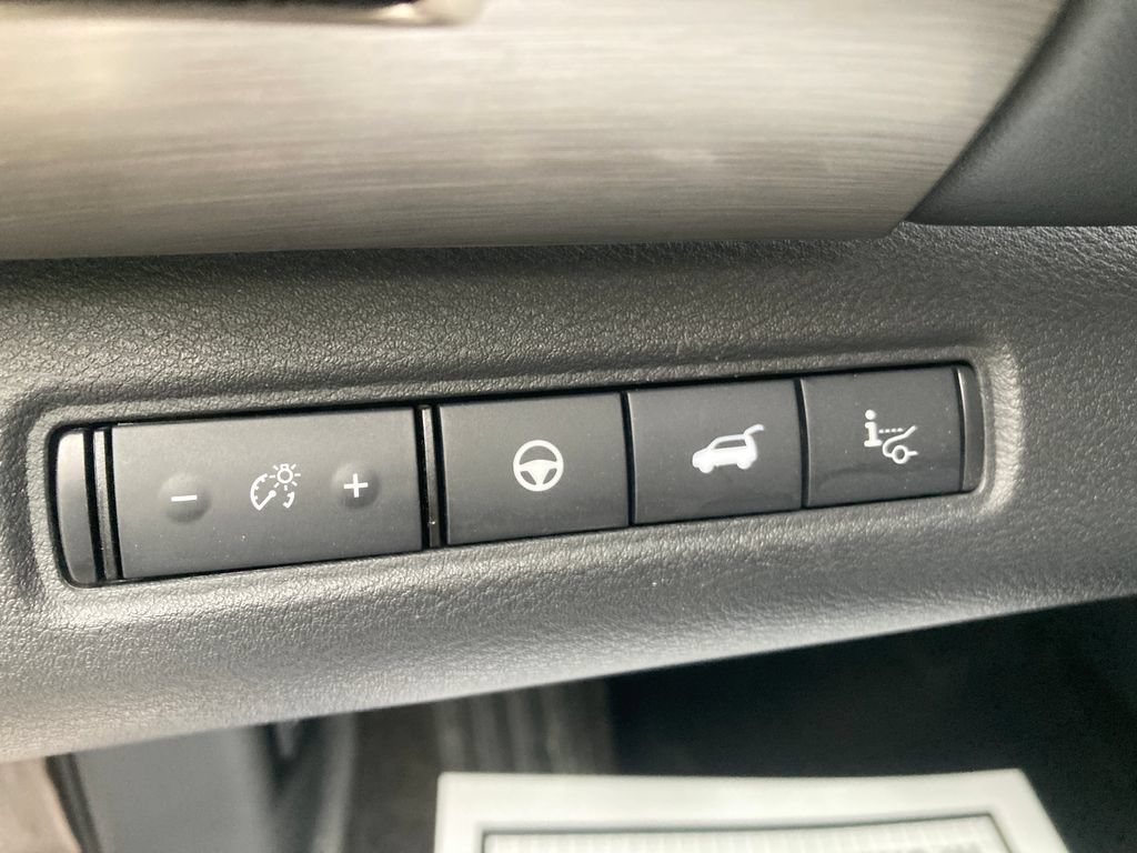 Used 2022 Nissan Pathfinder Platinum w/ Cargo Package AWD/4WD image 39