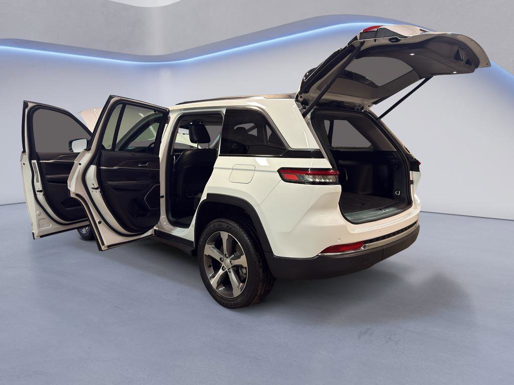 Used 2023 Jeep Grand Cherokee 4WD 4xe w/ Luxury Tech Group II image 10