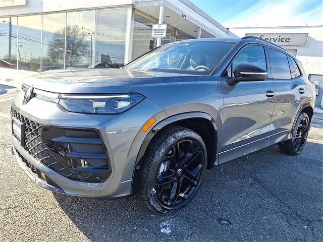 New 2026 Volkswagen Tiguan SE R-Line image 2