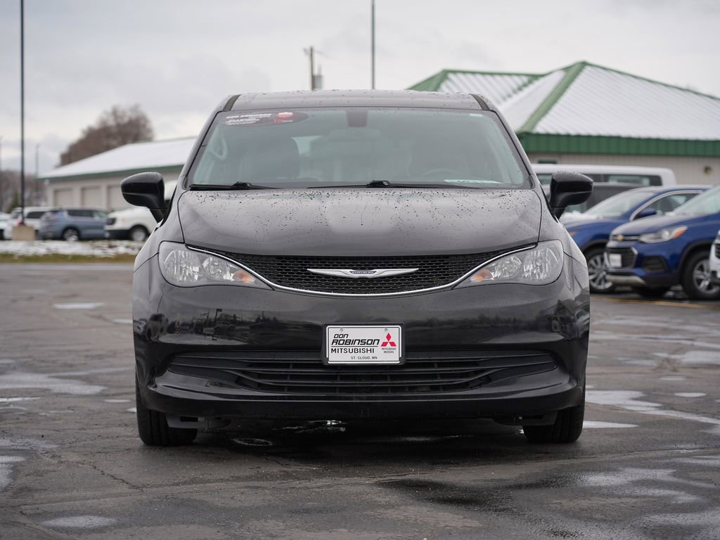 Used 2020 Chrysler Voyager LX FWD image 8