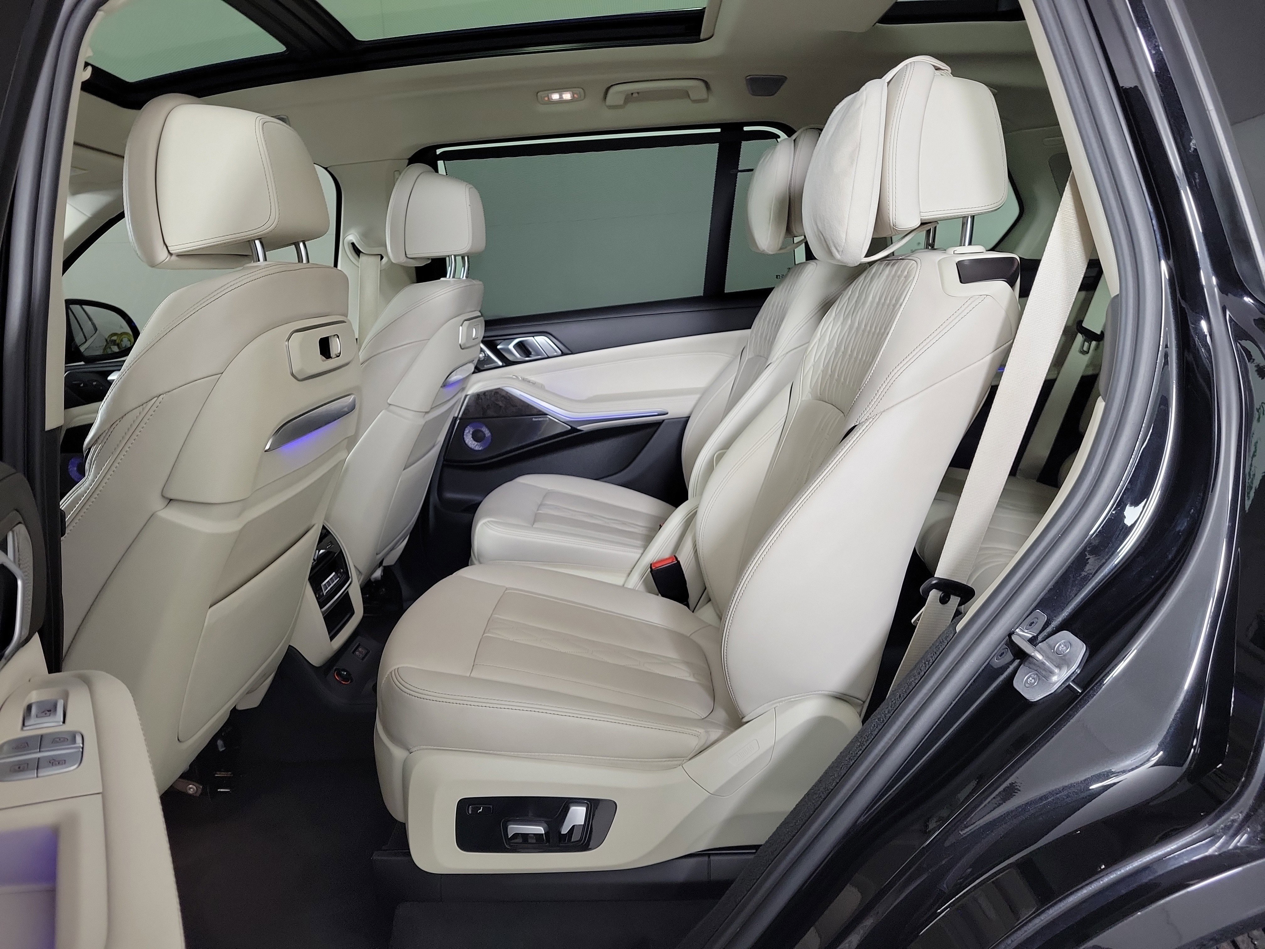 Used 2023 BMW X7 xDrive40i w/ Executive Package image 10