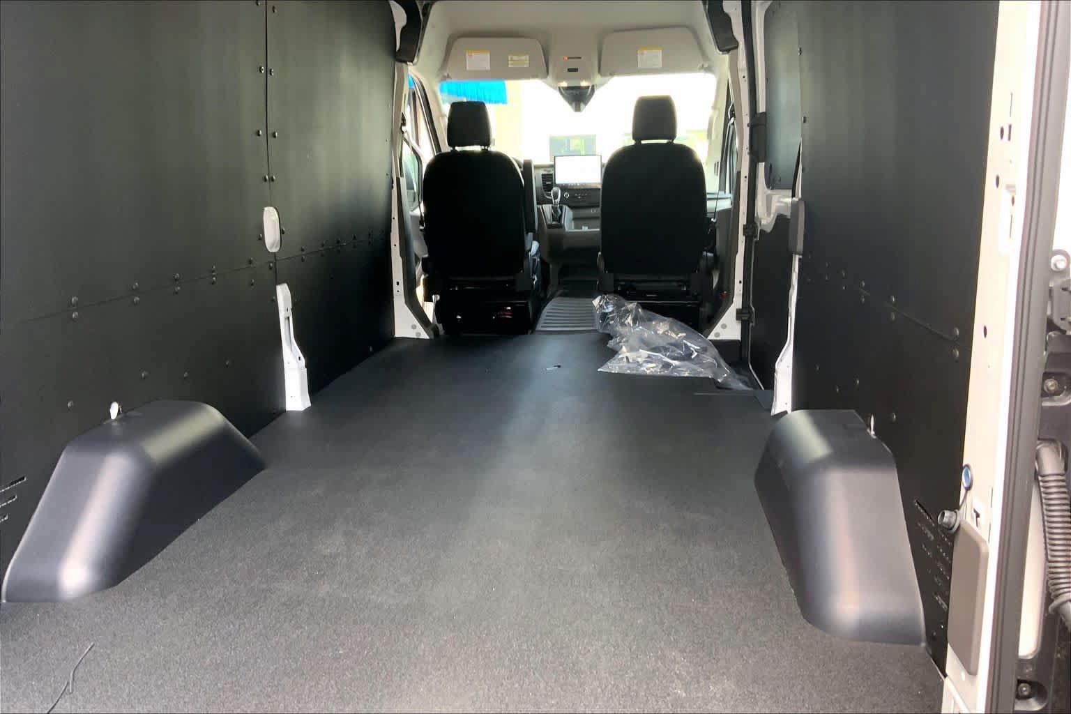 New 2026 Ford Transit 250 148 Medium Roof w/ Load Area Protection Package RWD image 18