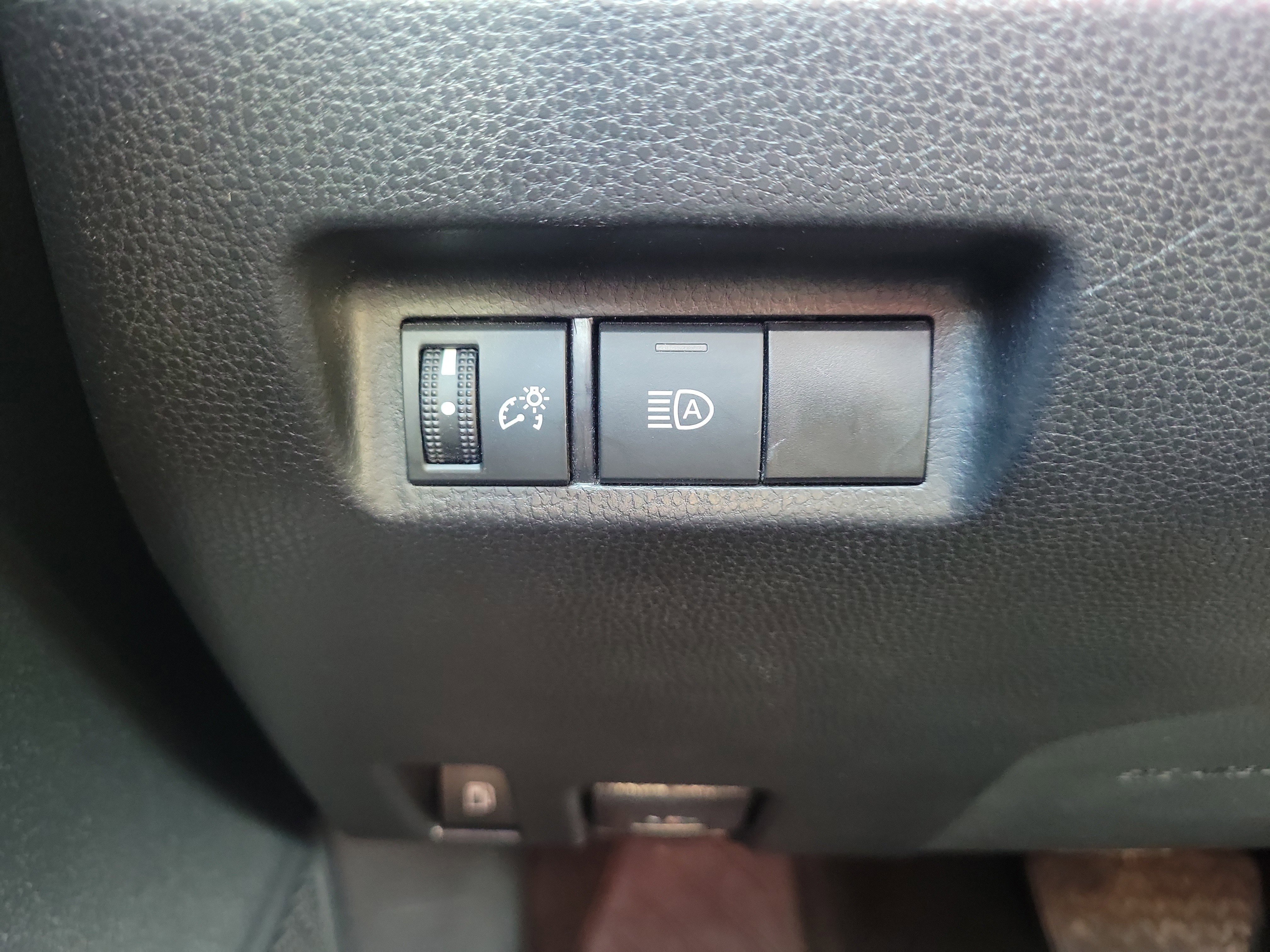 Used 2021 Toyota RAV4 XLE image 19