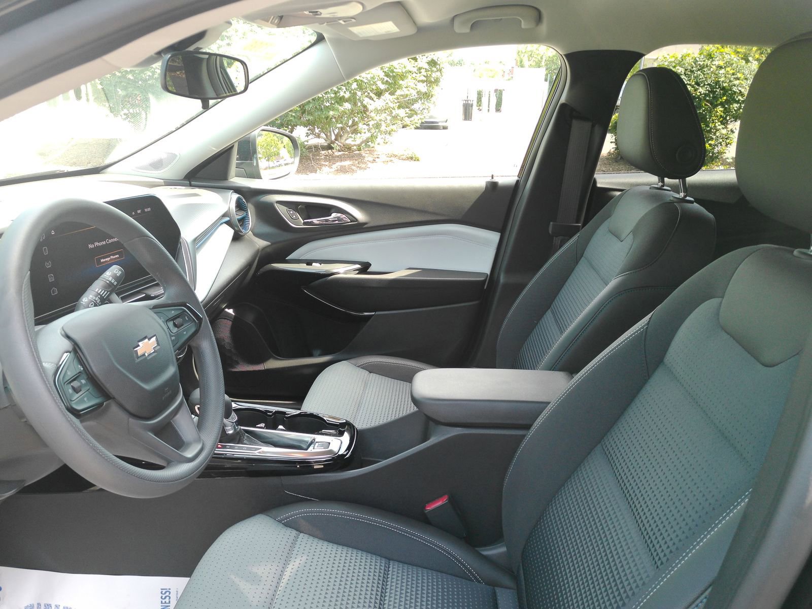 Used 2025 Chevrolet Trax LT FWD image 10