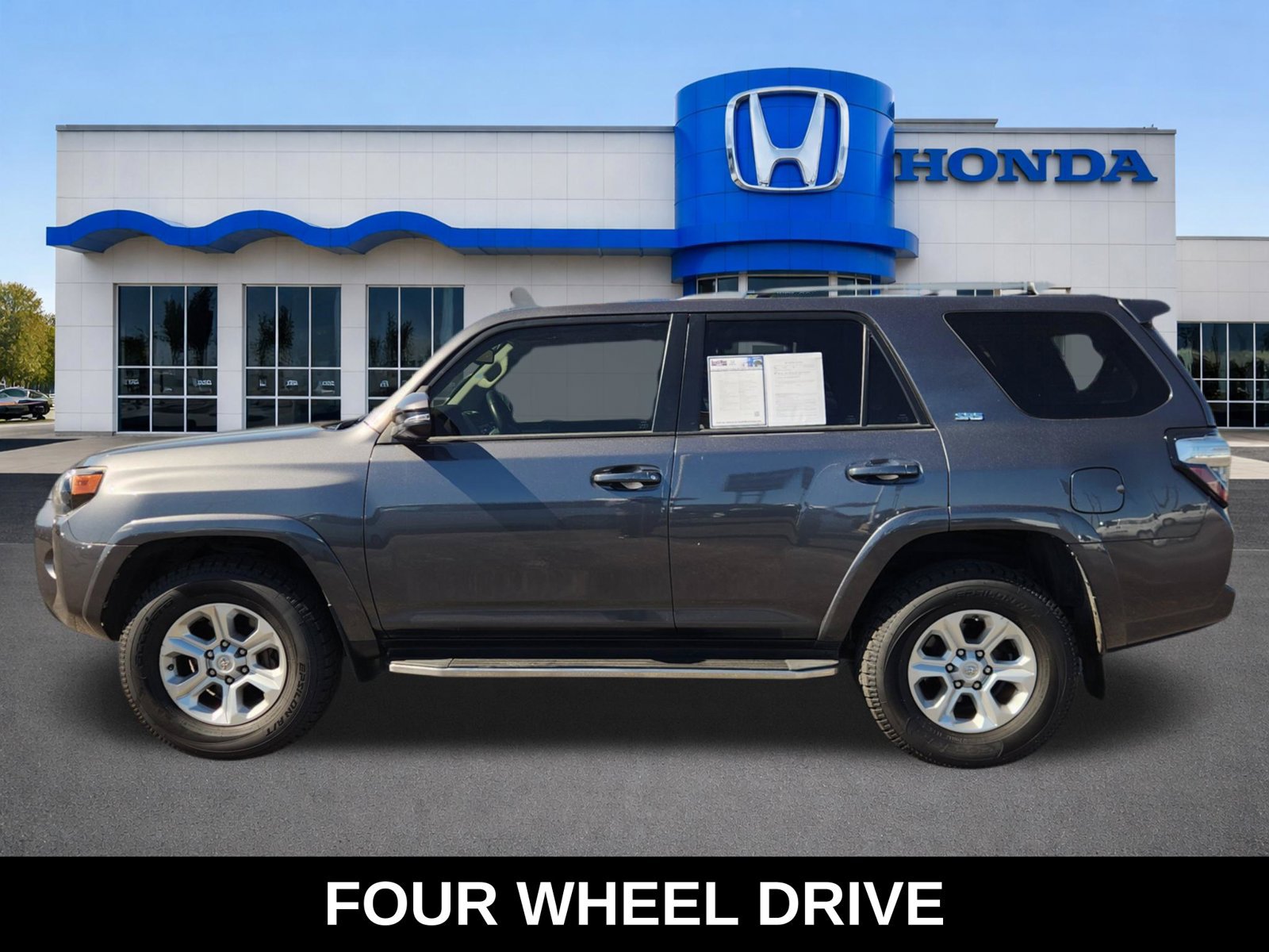 Used 2018 Toyota 4Runner SR5 Premium AWD/4WD image 3