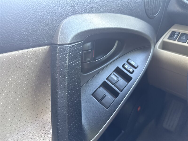 Used 2010 Toyota RAV4 Limited AWD/4WD image 37