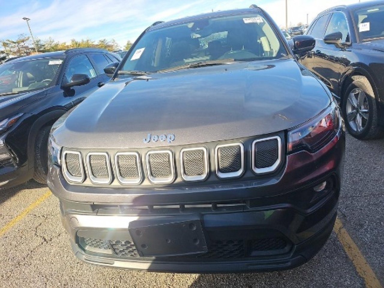 Used 2022 Jeep Compass Latitude image 3