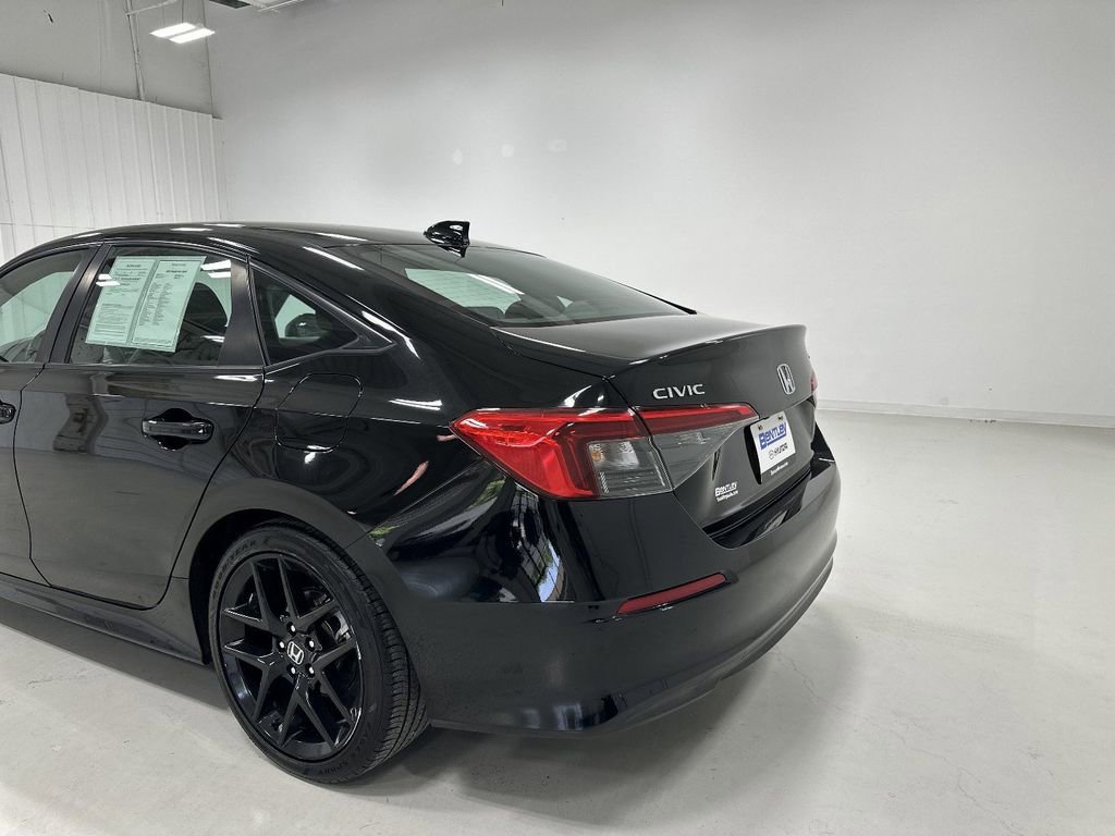 Used 2023 Honda Civic Sport image 14