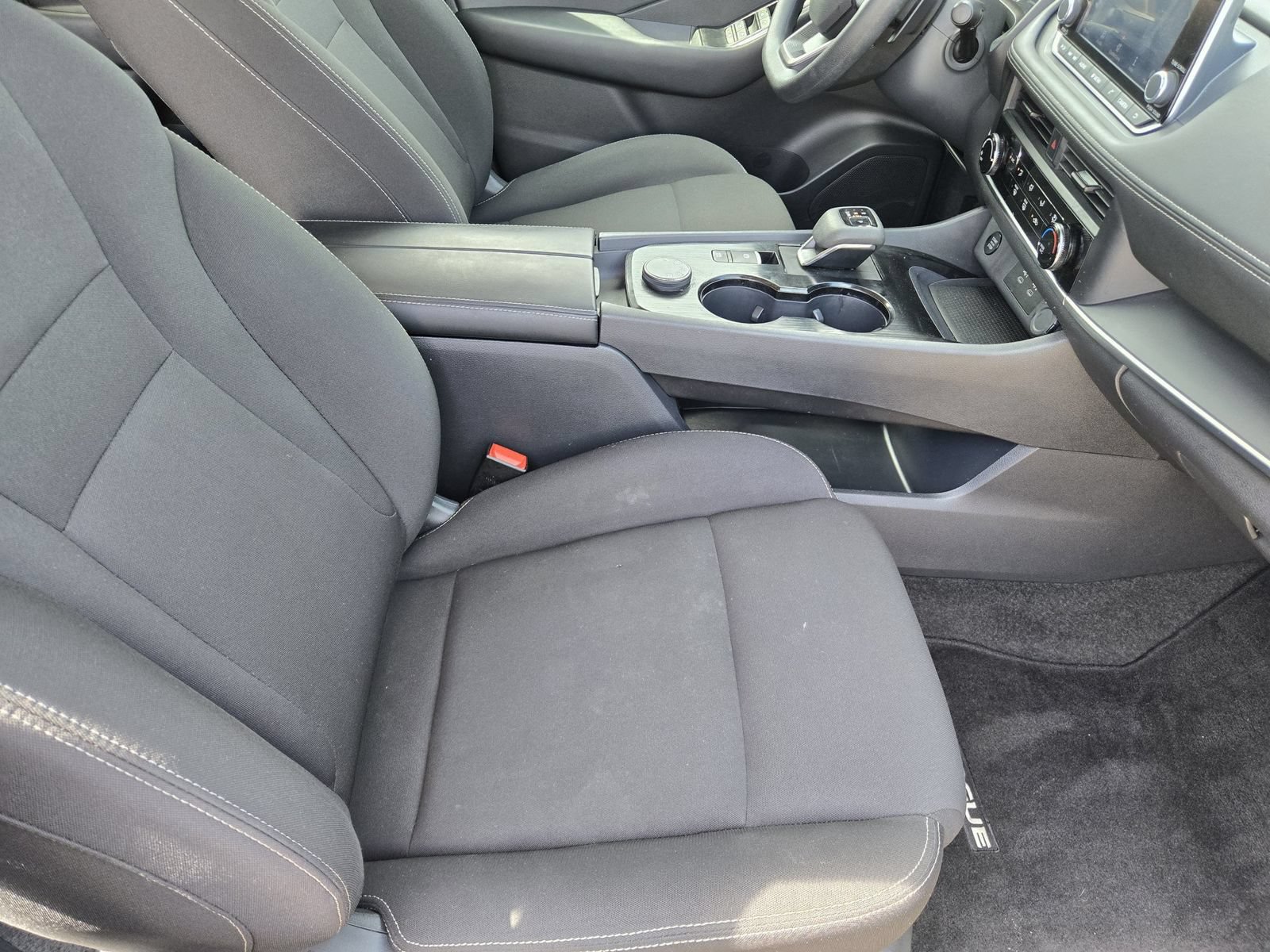 Used 2025 Nissan Rogue S AWD/4WD image 14