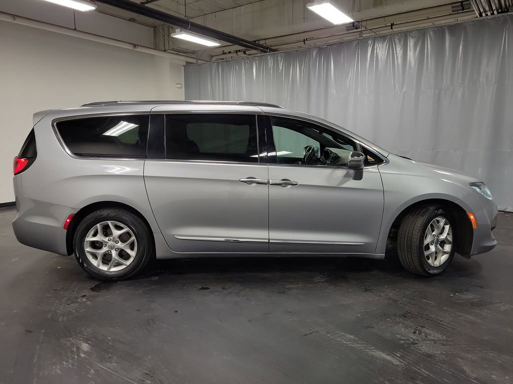 Used 2020 Chrysler Pacifica Limited image 10