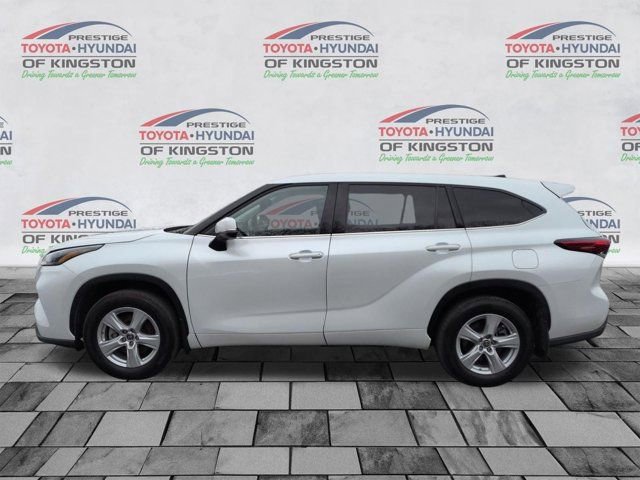 Used 2022 Toyota Highlander LE image 6