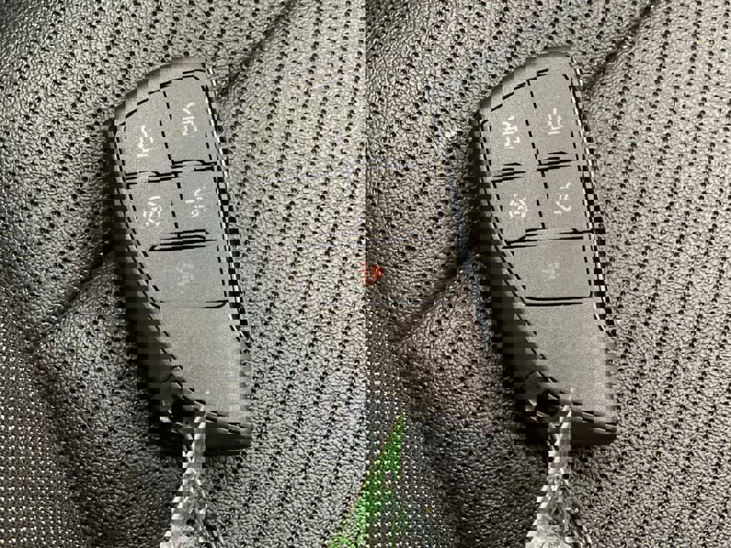 Used 2025 Chevrolet Equinox EV LT w/ Convenience Package image 27