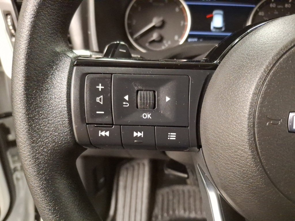 Used 2023 Nissan Rogue SV image 19