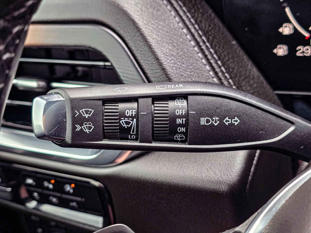 Certified 2025 GMC Yukon XL Denali w/ Sun & Power Step Package AWD/4WD image 26