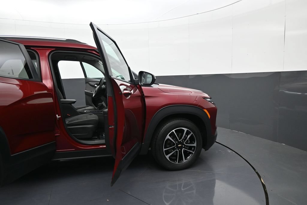Used 2025 Chevrolet TrailBlazer LT FWD image 9