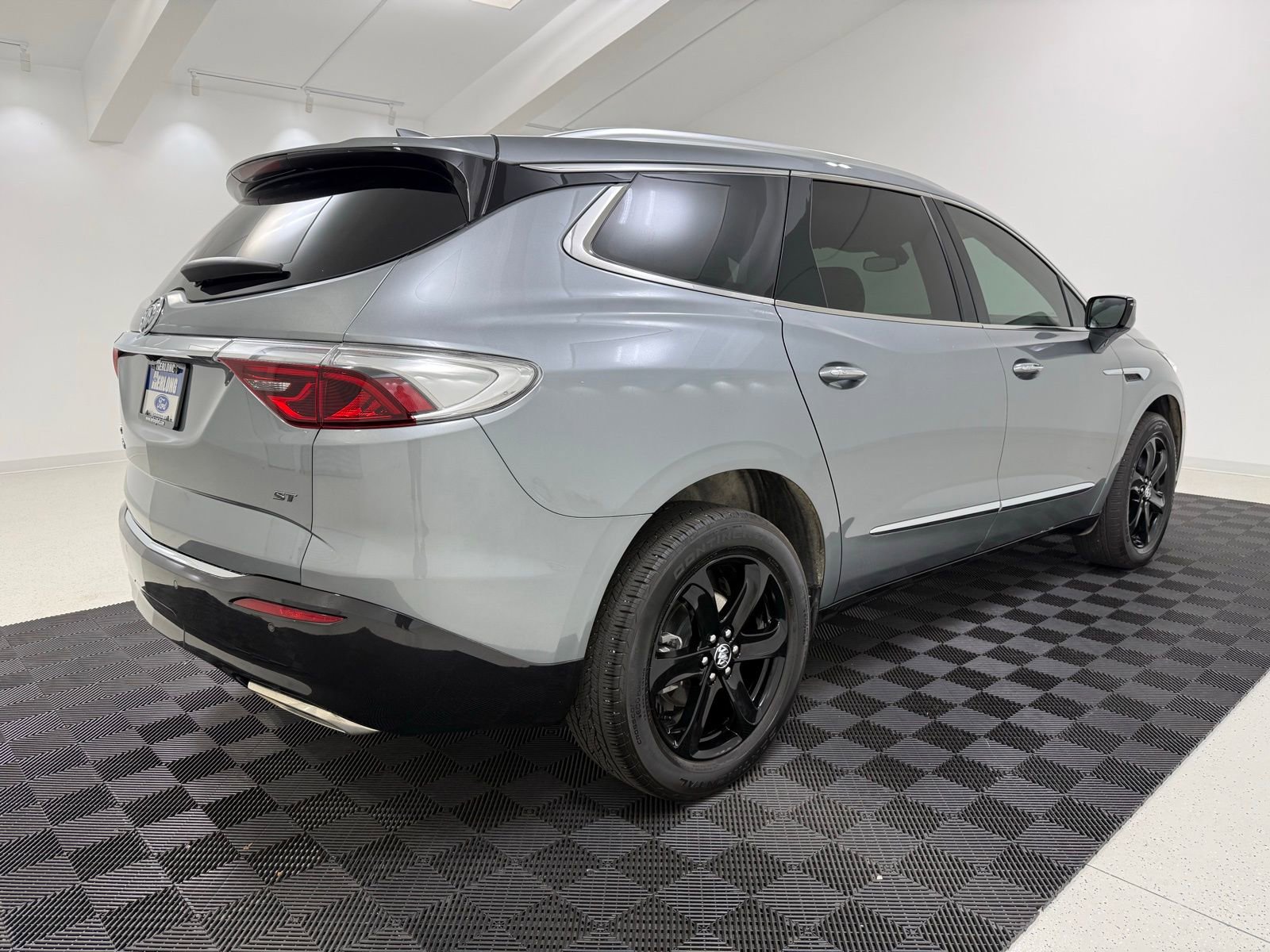 Used 2023 Buick Enclave Essence w/ Sport Touring Edition FWD image 6