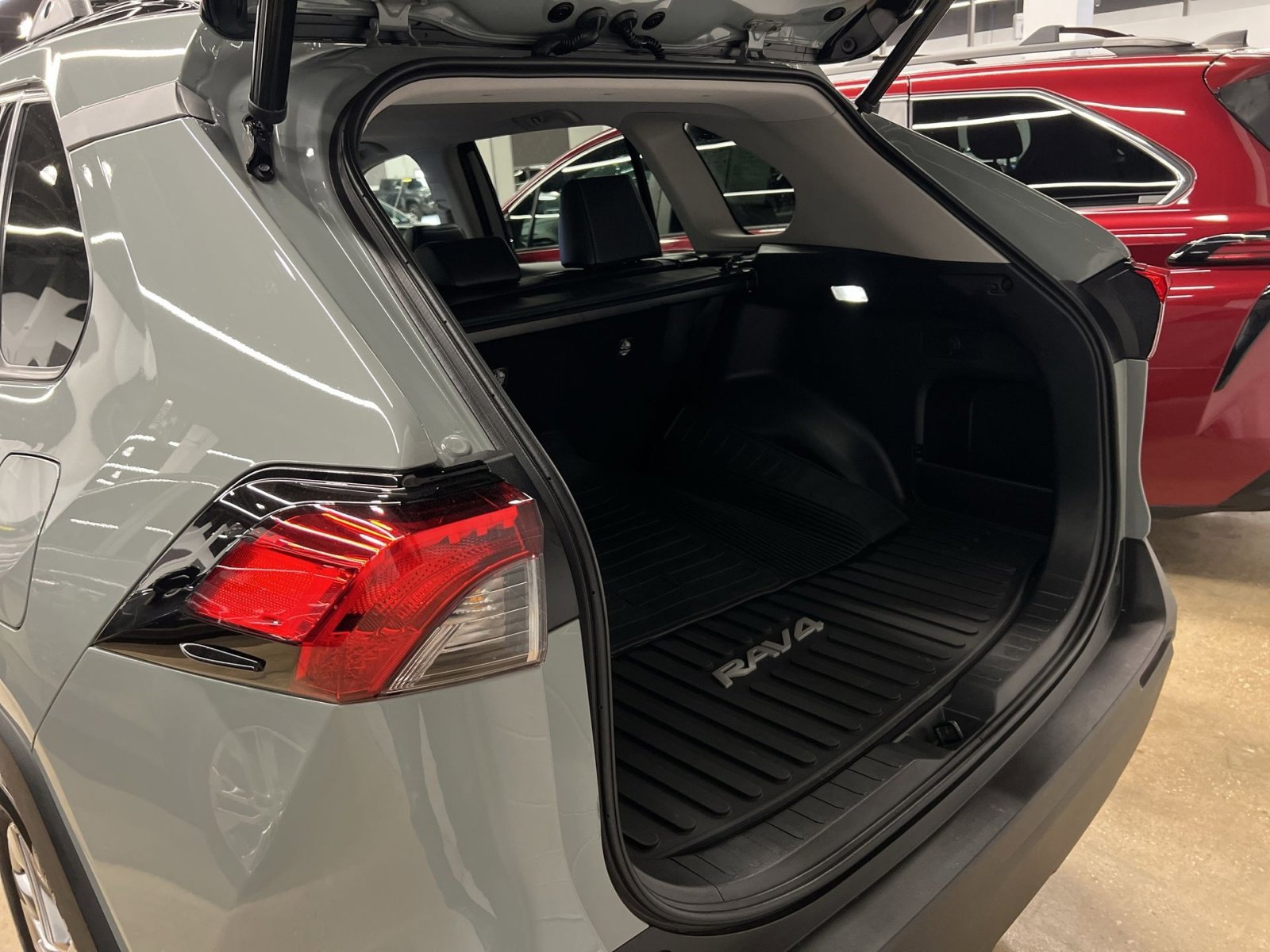 Used 2023 Toyota RAV4 XLE Premium image 27