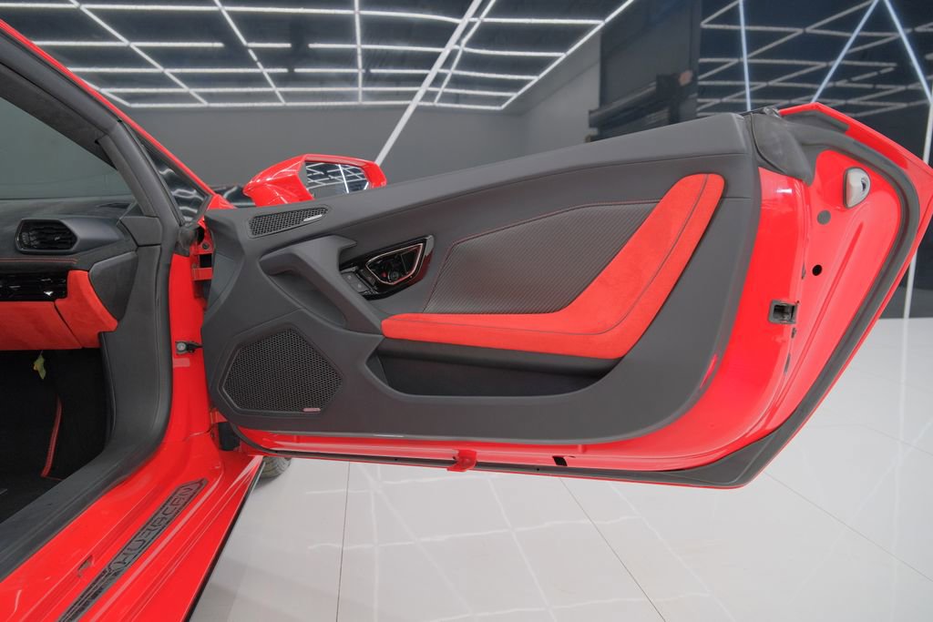 Used 2020 Lamborghini Huracan EVO image 30