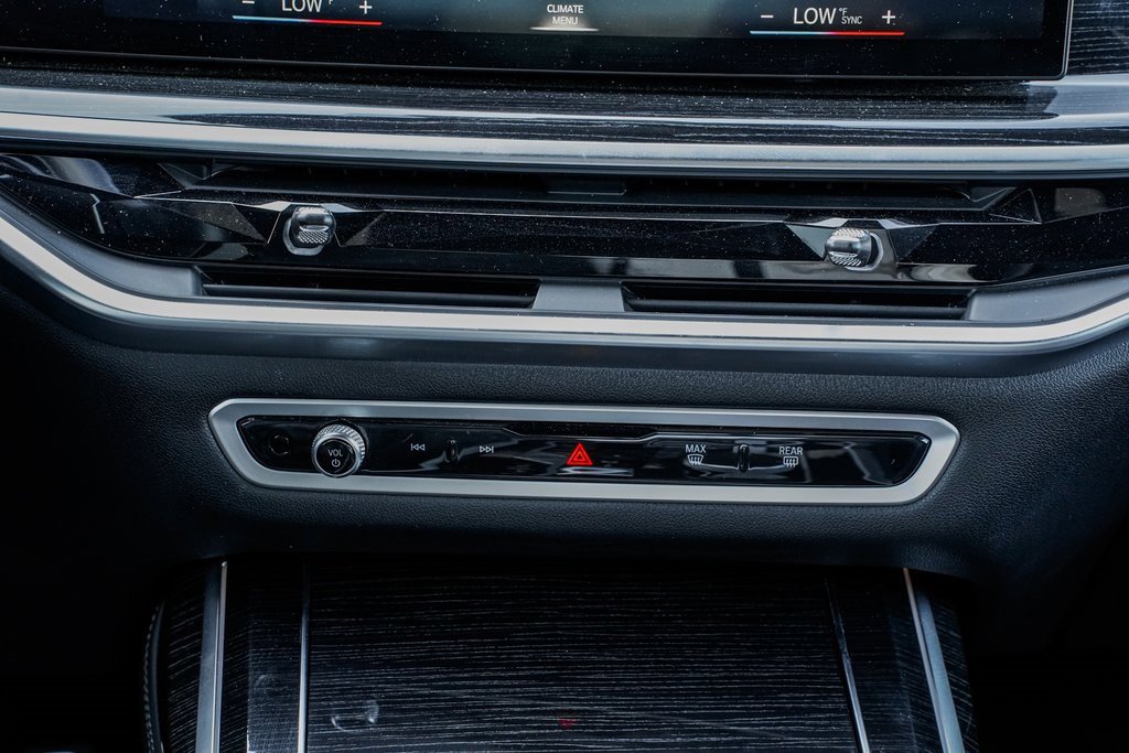 Used 2023 BMW X7 M60i image 15