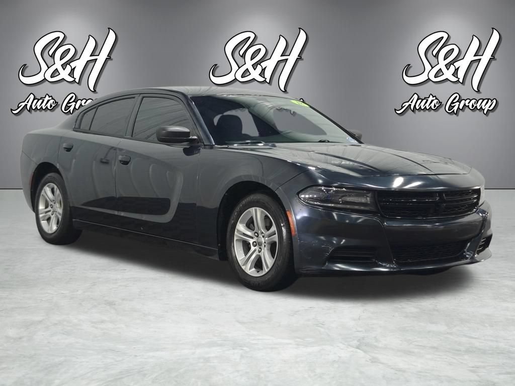 Used 2018 Dodge Charger SXT RWD image 2